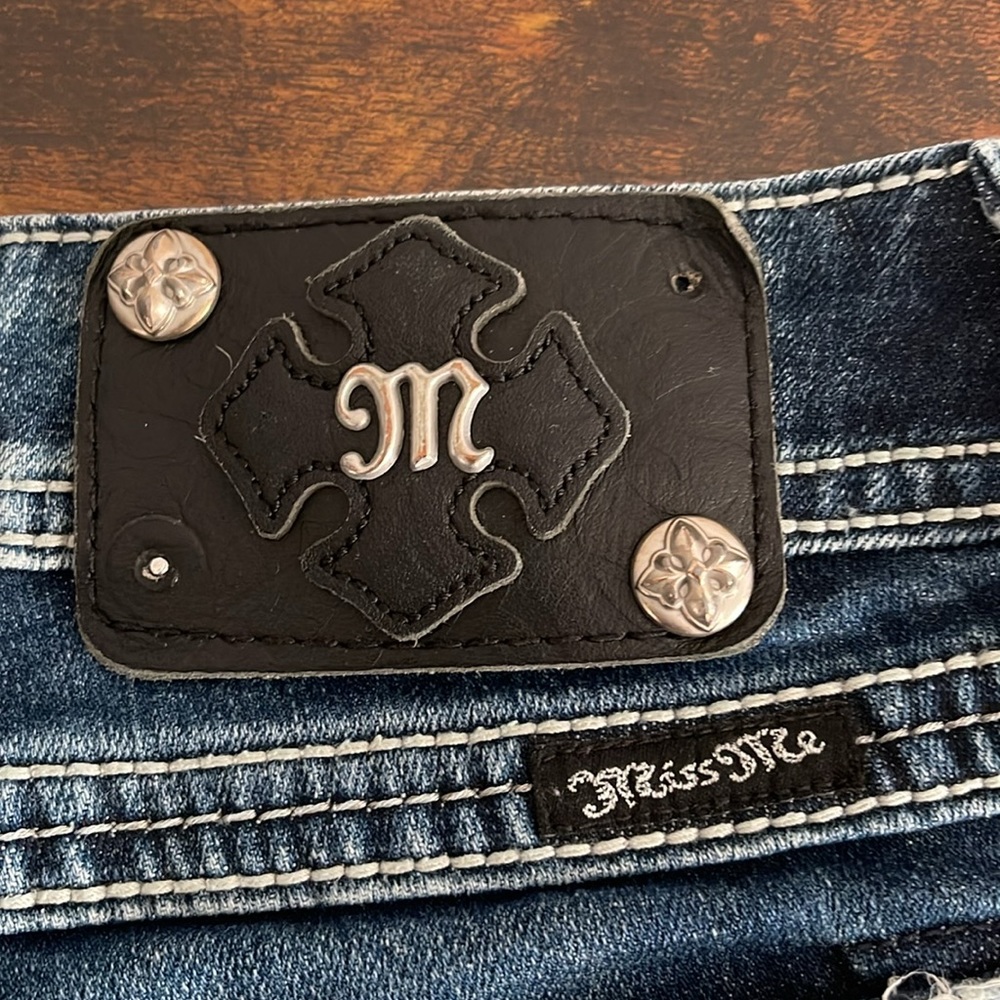 ☀️Sale☀️ Miss Me denim boot cut jeans embroidered and embellished size 29 waist - Picture 7 of 11